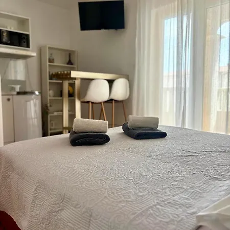 Skiljini Dvori - Studio-apartman 1 * Makarská